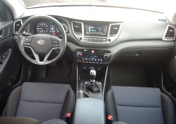 Hyundai Tucson cena 63700 przebieg: 176000, rok produkcji 2015 z Krzeszowice małe 211